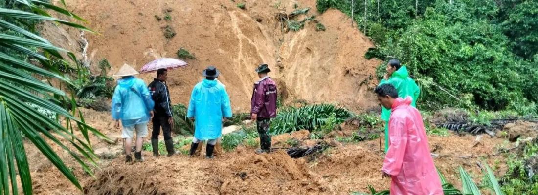 Landslides in Indonesia caused by Cyclone Senyar. (Photo: Indonesian National Board for Disaster Management, Public domain, via Wikimedia Commons.)