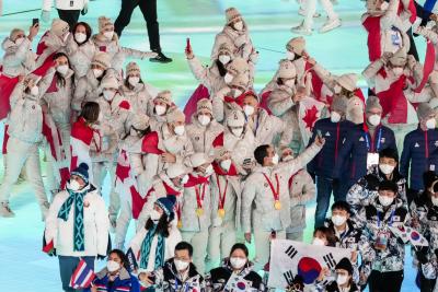 Team Canada arrives at the closing ceremony during the Beijing 2022 Olympic Winter Games in Beijing, China on February 20, 2022. (THE CANADIAN PRESS/HO, COC, Mark Blinch) Team Canada arrives at the closing ceremony during the Beijing 2022 Olympic Winter Games in Beijing, China on February 20, 2022. (THE CANADIAN PRESS/HO, COC, Mark Blinch)
