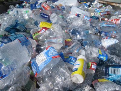 Plastic bottles contribute to pollution on land and in oceans. (Photo: Streetwise Cycle, Public domain, via Wikimedia Commons.) Plastic bottles contribute to pollution on land and in oceans. (Photo: Streetwise Cycle, Public domain, via Wikimedia Commons.)
