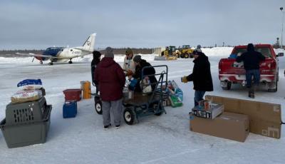 Residents of Kashechewan First Nation prepare to evacuate. (Photo via Facebook.)