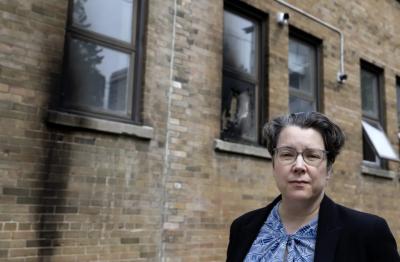 Rabbi Lisa Grushcow stands in front of a Montreal synagogue that was damaged by fire. (Photo via X.)
