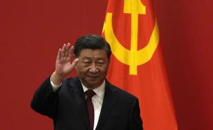 Chinese President Xi Jinping waves at an event to introduce new members of the Politburo Standing Committee at the Great Hall of the People in Beijing on October 23, 2022. (AP Photo/Andy Wong) 