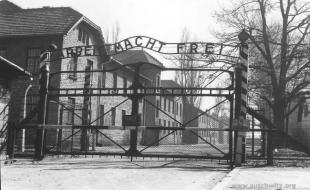 The main gate of Auschwitz I camp. The picture was taken after the war. (https://www.auschwitz.org/en/gallery/historical-pictures-and-documents/auschwitz-i,3.html)
