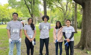 Volunteers participated in a community clean-up near Montreal. (Photo via Volunteer Canada’s Facebook page.)