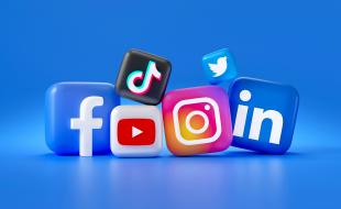 Social media has been banned for users under 16 in Australia. (Photo by Mariia Shalabaieva on Unsplash.) 